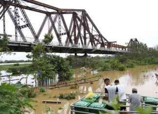 Typhoon Molave Causes 87 Deaths in Vietnam, Hanoi Red River Reaches 16-Year Record High news-10092024-161546